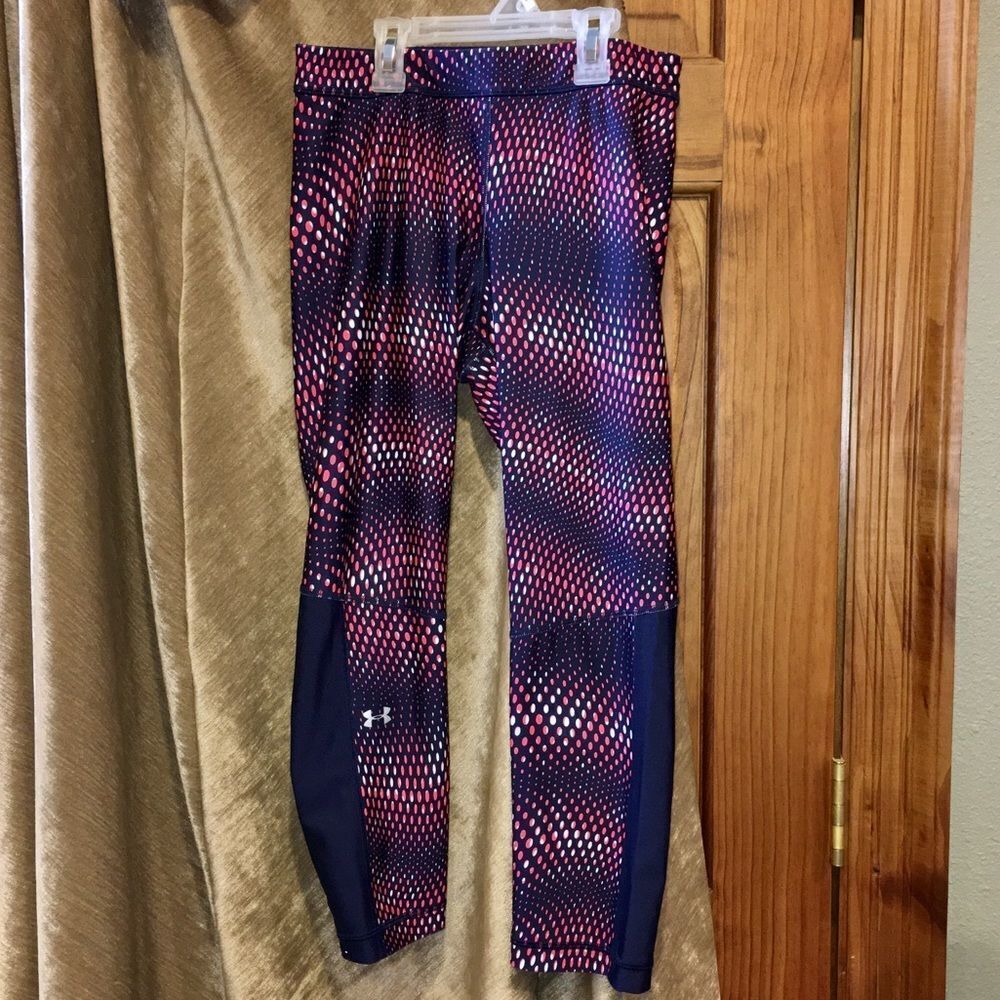 Under Armour compression capris - Picture 2 of 3